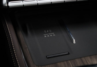 Подержанный автомобиль Geely Monjaro 2025 года (23 фото)