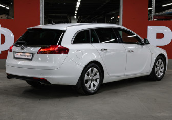 Подержанный автомобиль Opel Insignia Wagon 2011 года (5 фото)