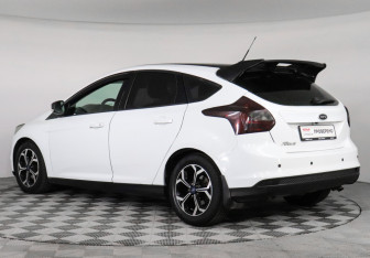 Подержанный автомобиль Ford Focus Hatchback 2011 года (7 фото)