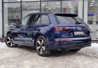 Подержанный автомобиль Audi Q7 2019 года (6 фото)
