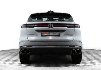 Подержанный автомобиль Changan UNI-K 2023 года (6 фото)