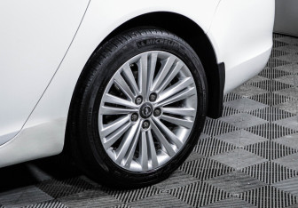 Подержанный автомобиль Opel Insignia Sedan 2014 года (15 фото)