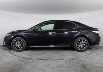 Подержанный автомобиль Toyota Camry Sedan 2023 года (8 фото)