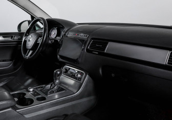 Подержанный автомобиль Volkswagen Touareg 2015 года (9 фото)
