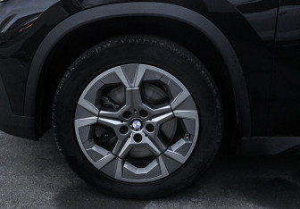 Подержанный автомобиль BMW X1 2022 года (32 фото)
