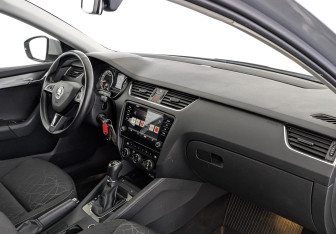 Подержанный автомобиль Skoda Octavia Liftback 2019 года (13 фото)