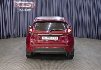 Подержанный автомобиль Ford Fiesta Hatchback 2011 года (6 фото)