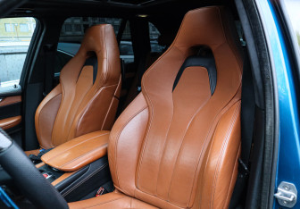 Подержанный автомобиль BMW X5 M 2015 года (16 фото)