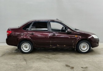 Подержанный автомобиль LADA (ВАЗ) Granta Sedan 2012 года (4 фото)