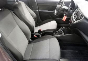 Подержанный автомобиль Hyundai Solaris Sedan 2017 года (11 фото)