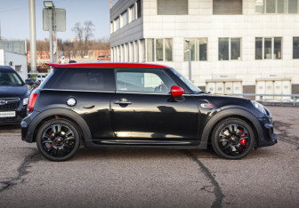 Подержанный автомобиль MINI Hatch 2018 года (6 фото)