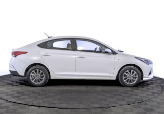 Подержанный автомобиль Hyundai Solaris Sedan 2022 года (4 фото)