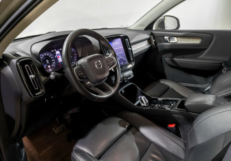 Подержанный автомобиль Volvo XC40 2019 года (16 фото)