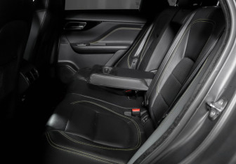 Подержанный автомобиль Jaguar F-Pace 2020 года (10 фото)