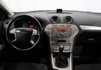 Подержанный автомобиль Ford Mondeo Sedan 2009 года (13 фото)