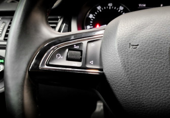 Подержанный автомобиль Skoda Rapid Liftback 2015 года (26 фото)