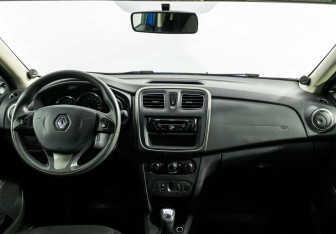 Подержанный автомобиль Renault Sandero 2015 года (6 фото)