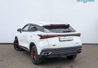 Подержанный автомобиль Omoda C5 2023 года (7 фото)