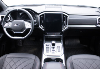 Подержанный автомобиль JAC T9 2025 года (11 фото)