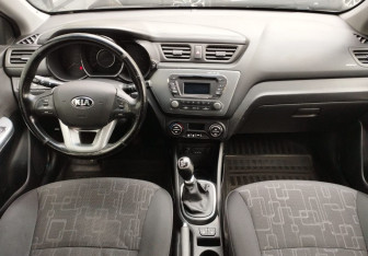 Подержанный автомобиль Kia Rio Hatchback 2014 года (9 фото)