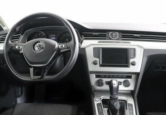 Подержанный автомобиль Volkswagen Passat Sedan 2015 года (6 фото)
