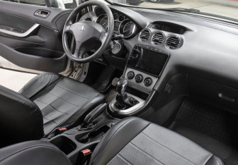 Подержанный автомобиль Peugeot 308 Hatchback 2010 года (11 фото)