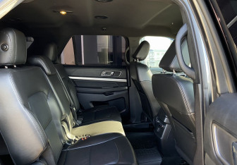 Подержанный автомобиль Ford Explorer 2018 года (25 фото)