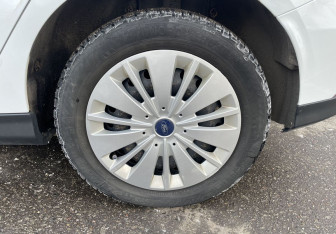 Подержанный автомобиль Ford Focus Hatchback 2016 года (12 фото)