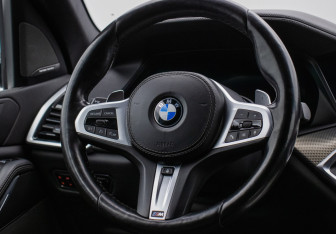 Подержанный автомобиль BMW X5 2020 года (15 фото)