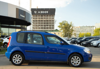 Подержанный автомобиль Skoda Roomster 2008 года (3 фото)