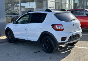 Подержанный автомобиль Renault Sandero 2020 года (8 фото)