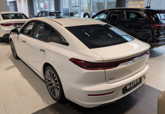 Новый FAW Bestune B70 2024 (2 фото)