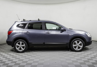 Подержанный автомобиль Nissan Qashqai+2 2009 года (4 фото)