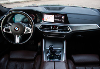 Подержанный автомобиль BMW X6 2020 года (20 фото)