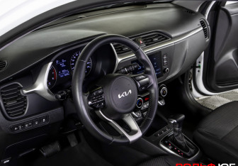 Подержанный автомобиль Kia Rio Hatchback 2022 года (16 фото)
