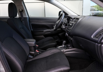 Подержанный автомобиль Mitsubishi ASX 2014 года (10 фото)