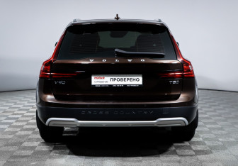 Подержанный автомобиль Volvo V90 Cross Country 2021 года (6 фото)