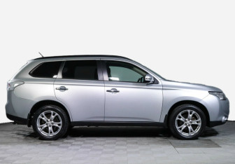 Подержанный автомобиль Mitsubishi Outlander 2013 года (4 фото)