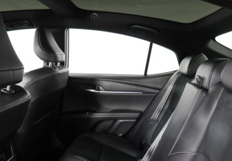 Подержанный автомобиль Toyota Camry Sedan 2025 года (12 фото)