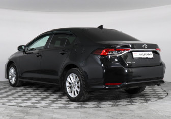 Подержанный автомобиль Toyota Corolla Sedan 2019 года (7 фото)