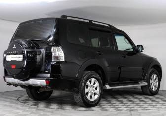 Подержанный автомобиль Mitsubishi Pajero 2012 года (4 фото)