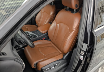 Подержанный автомобиль Audi Q7 2017 года (19 фото)