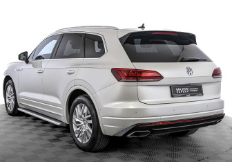 Подержанный автомобиль Volkswagen Touareg 2020 года (7 фото)