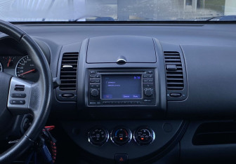 Подержанный автомобиль Nissan Note 2010 года (12 фото)