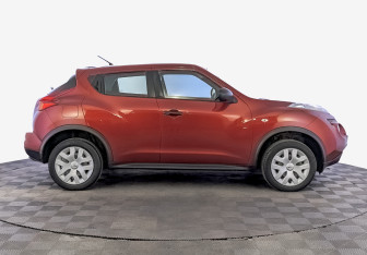 Подержанный автомобиль Nissan Juke 2014 года (4 фото)
