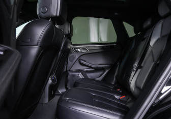 Подержанный автомобиль Porsche Macan 2020 года (12 фото)