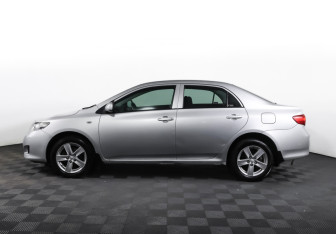 Подержанный автомобиль Toyota Corolla Sedan 2008 года (8 фото)