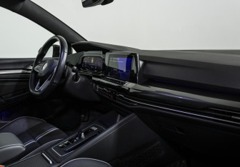 Подержанный автомобиль Volkswagen Golf Hatchback 2021 года (12 фото)