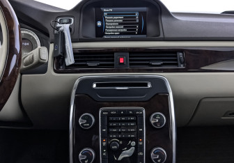Подержанный автомобиль Volvo XC70 2011 года (17 фото)