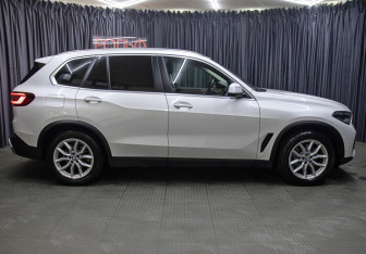 Подержанный автомобиль BMW X5 2021 года (4 фото)